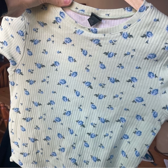 Wild Fable Cream and Blue Short Sleeve Tee - Picture 4 of 5
